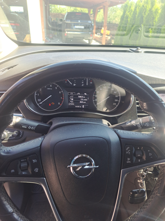 Licznik Opel Mokka podczas kontroli temperatury silnika